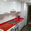 Una Cocina Roja y Blanca Modular