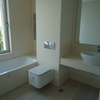 Realizar baño de minusválidos en local