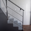 escalera de cristal con estructura de acero