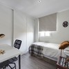 Cambiar color a mobiliario dormitorio juvenil de pino miel/verde a blanco