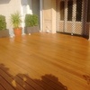 La instalación de valla de bambú en la terraza