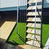 Escalera metalica de siete peldaños.