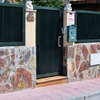 Cambiar puerta entrada vehículos y puerta peatonal en valla de chalet en campello (alicante)