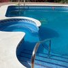 Piscina de 5x8 con una parte de jacuzzi en hormigón proyectado