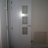Puertas: 6 puertas normales y 3 vidrieras