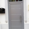 Suministrar puerta de aluminio color plata