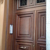 Colocar puerta de entrada edificio