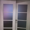 Instalar puerta para salón de dos hojas con cristal color blanco lacada