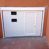 Lacar puertas en blanco con marco y rodapies
