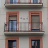 Repicar toda la fachada,reparar el lateral y pintarlo todo