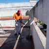 Limpieza de terreno, nivelar con grava mezclada y prensar con maquina