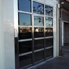 Instalar puerta en edificio en acero inoxidable
