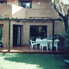 Tarima de exterior para jardín pequeño