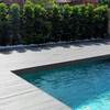 Poner tarima exterior sintética en piscina y patio
