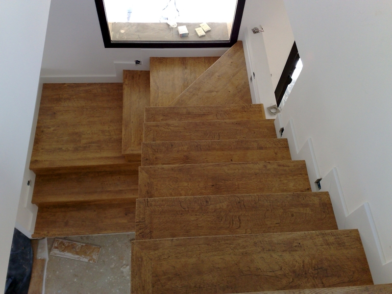 escalera de madera