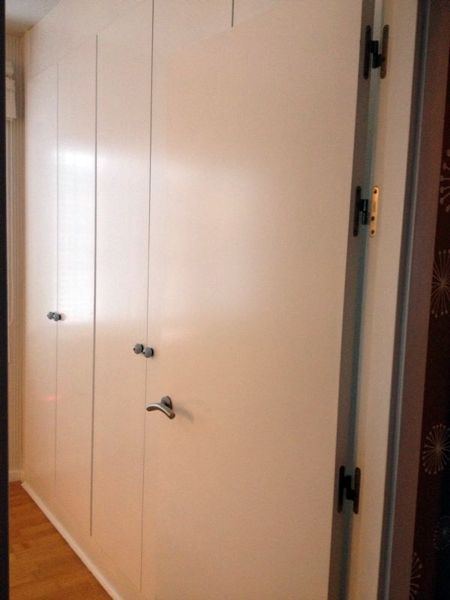 Lacar puertas.
