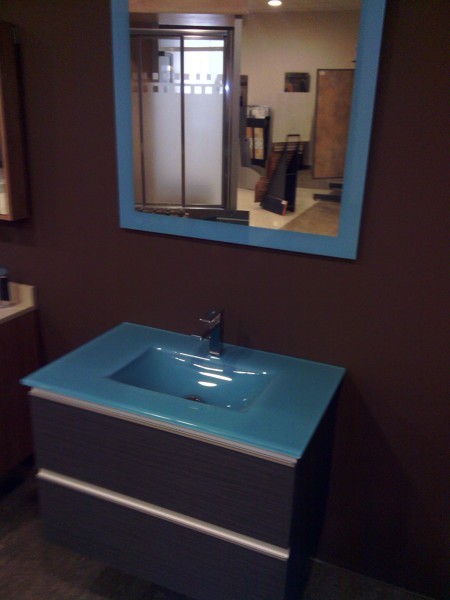MUEBLE DE BAÑO CON ENCIMERA DE CRISTAL