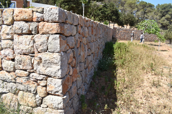 Muro de piedra rustica
