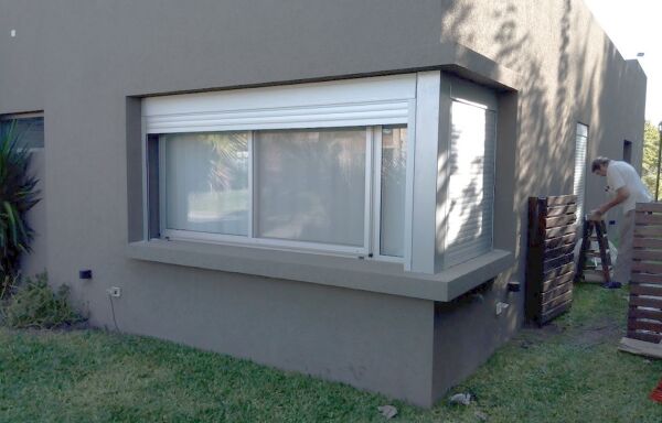 Persiana de aluminio para ventana residencial