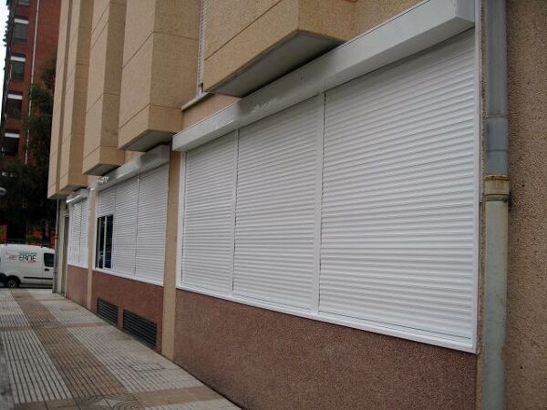 Persianas exteriores para fachada de edificio
