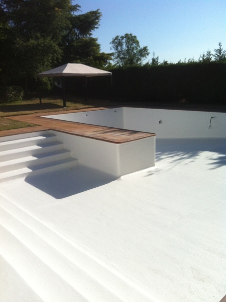 Piscina Particular en Blanco.