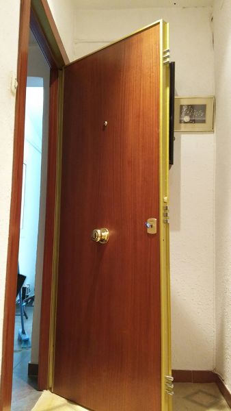 Puerta blindada. Sapely