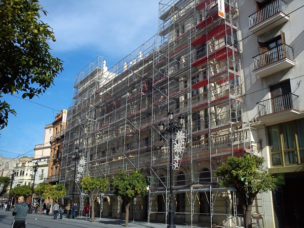 Rehabilitación de fachadas y aislamiento térmico como ahorro energético. Calificación de edificios.