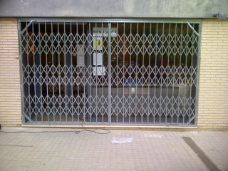 Puerta de ballesta de dos ojas