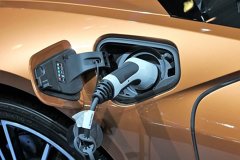 Punto de carga para coche eléctrico en casa.