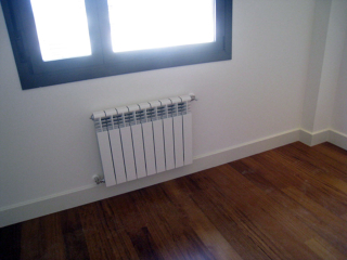 Suelo laminado ac4  color cerezo