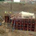 Construccion de cajon incado y muro de empuje