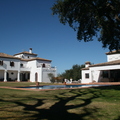 Conjunto de vivienda y casa de invitados