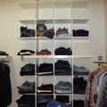 Tienda de ropa estanterias