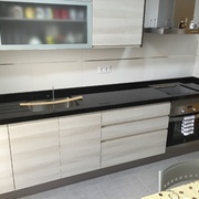 El Top 3 en Encimeras de Cocina: Granito, Mármol Sintético y Madera