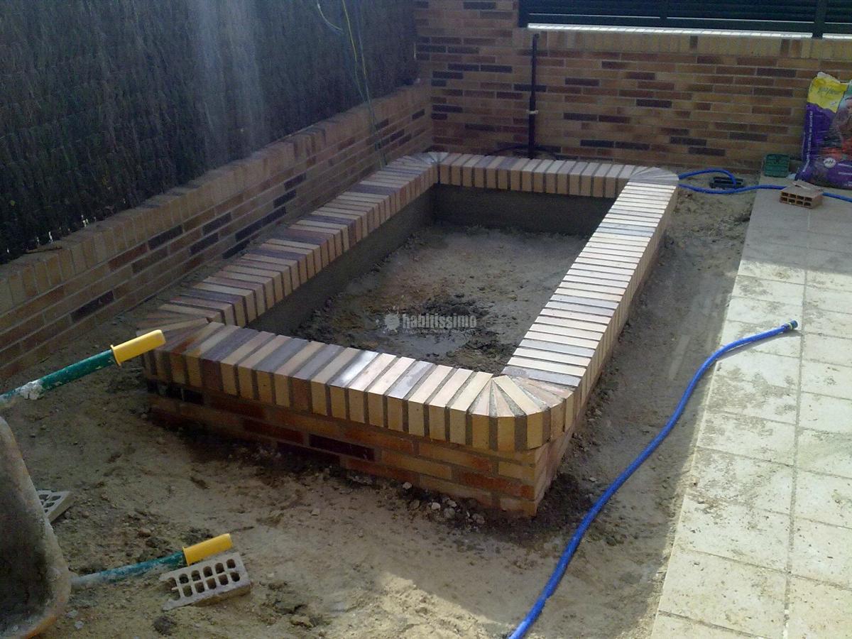 Foto: Solado Patio Interior y Realización de Jardineras de Soloreforma