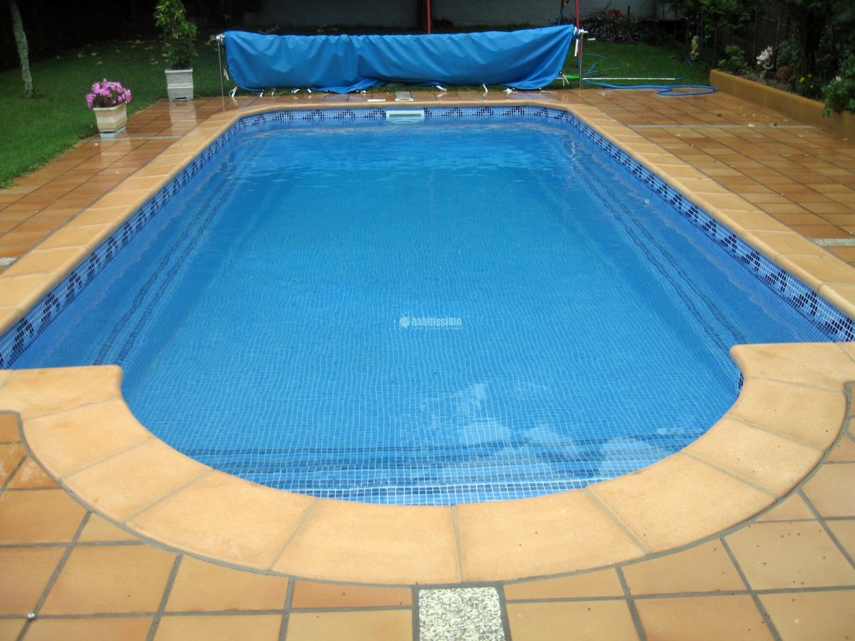 Rehabilitación de piscina de poliéster con gresite