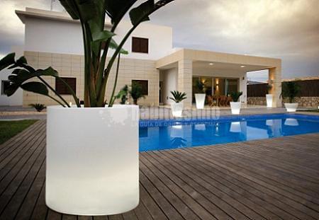 Vondom, muebles de jardín y maceteros