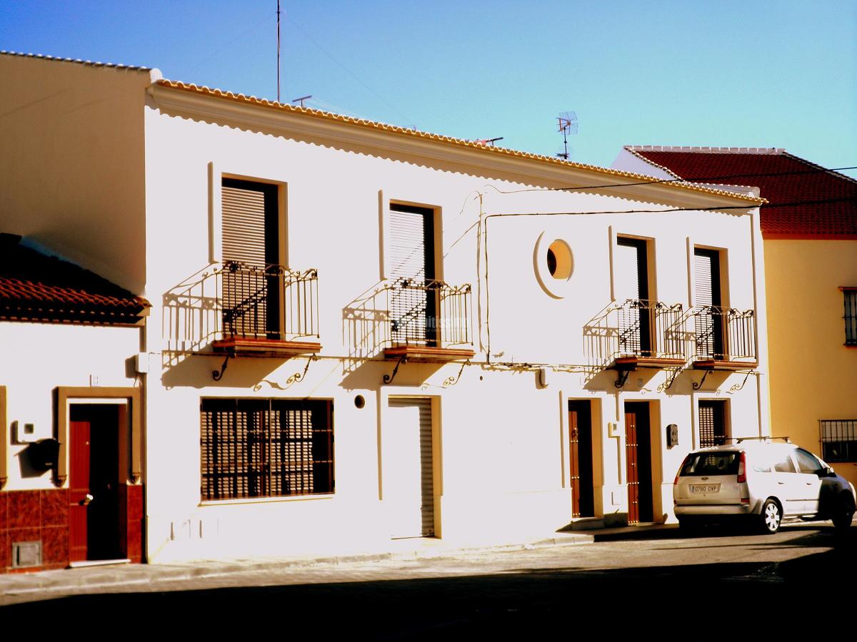 Edificio bifamiliar con local