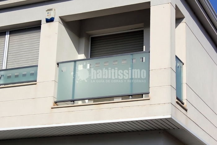 Balcón de aluminio y cristal