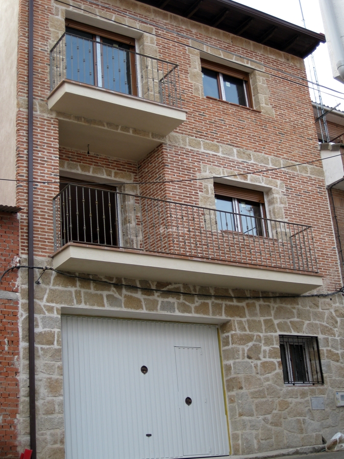Vivienda Entre Medianeras En Ávila