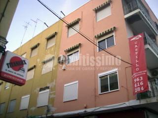 Rehabilitación y pintura de fachada forma de 'L'