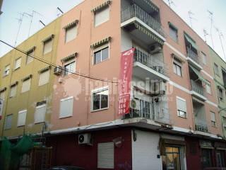 Rehabilitación y pintura de fachada forma de 'L'