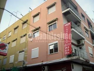 Rehabilitación y pintura de fachada forma de 'L'