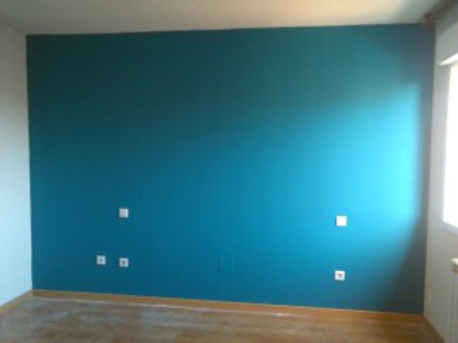 Acabado de insonorizar y pintar la pared 