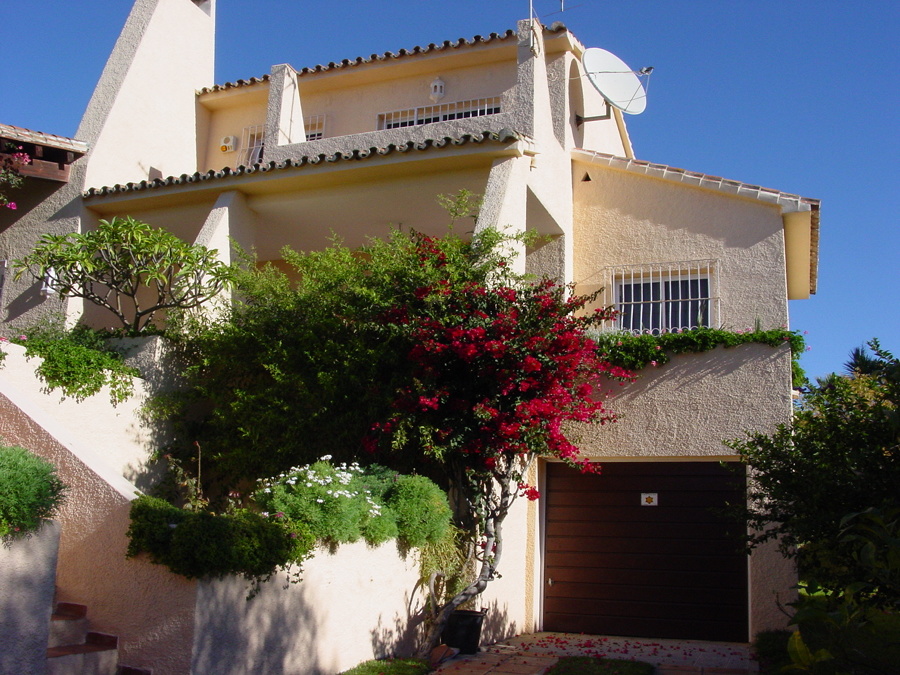 Acceso a Garaje en Vivienda en Las Chapas
