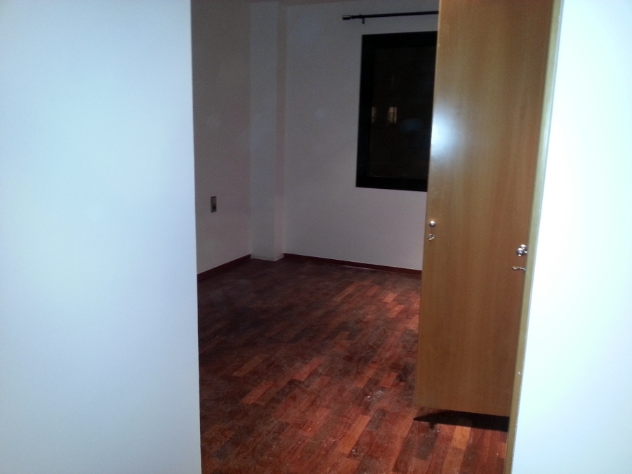 Alisar estucado,Pintar,Instalación eléctrica, Pulido y barnizado de Parquet