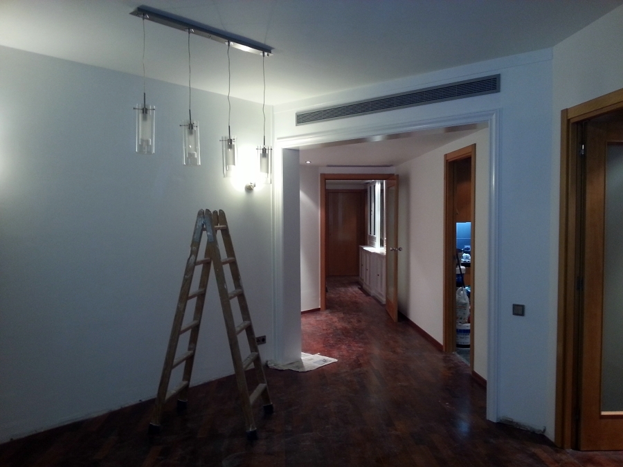 Alisar estucado,Pintar,Instalación eléctrica, Pulido y barnizado de Parquet
