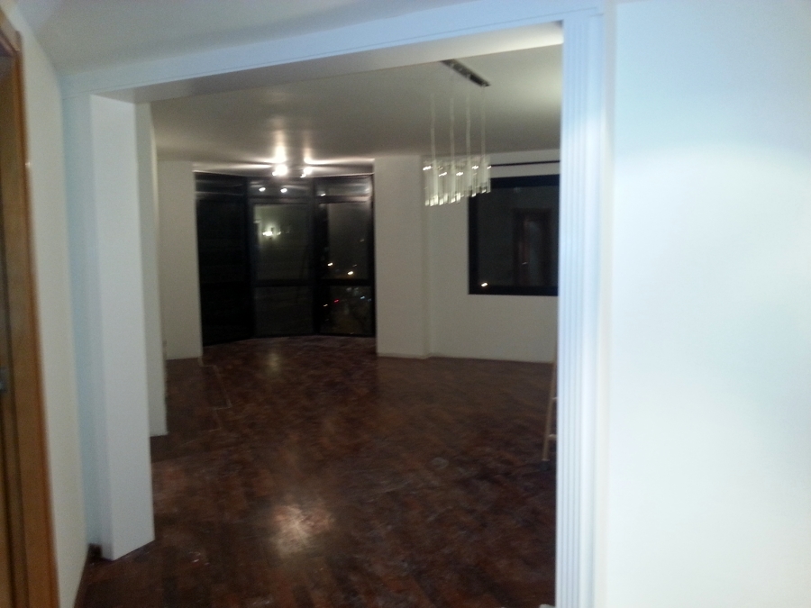 Alisar estucado,Pintar,Instalación eléctrica, Pulido y barnizado de Parquet