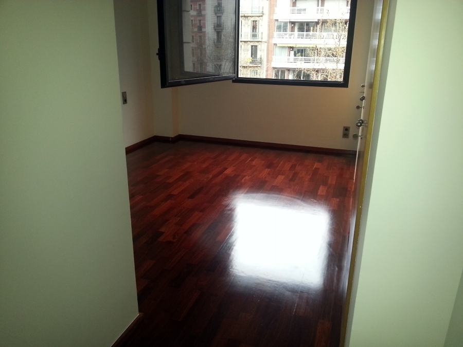 Alisar estucado Pintar,Instalación eléctrica, Pulido y barnizado de Parquet