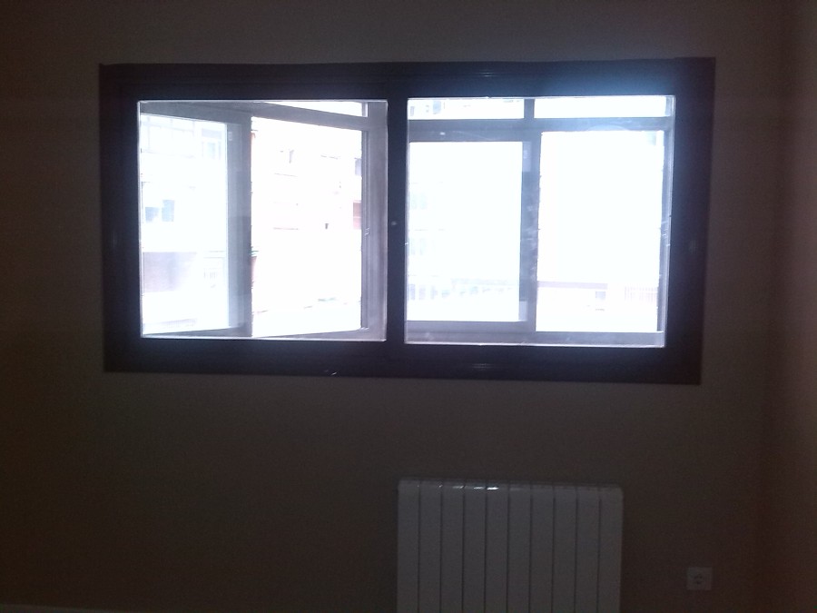 Aluminio Doble Cristal con Cerradura y Respectiva Llave de Seguridad.